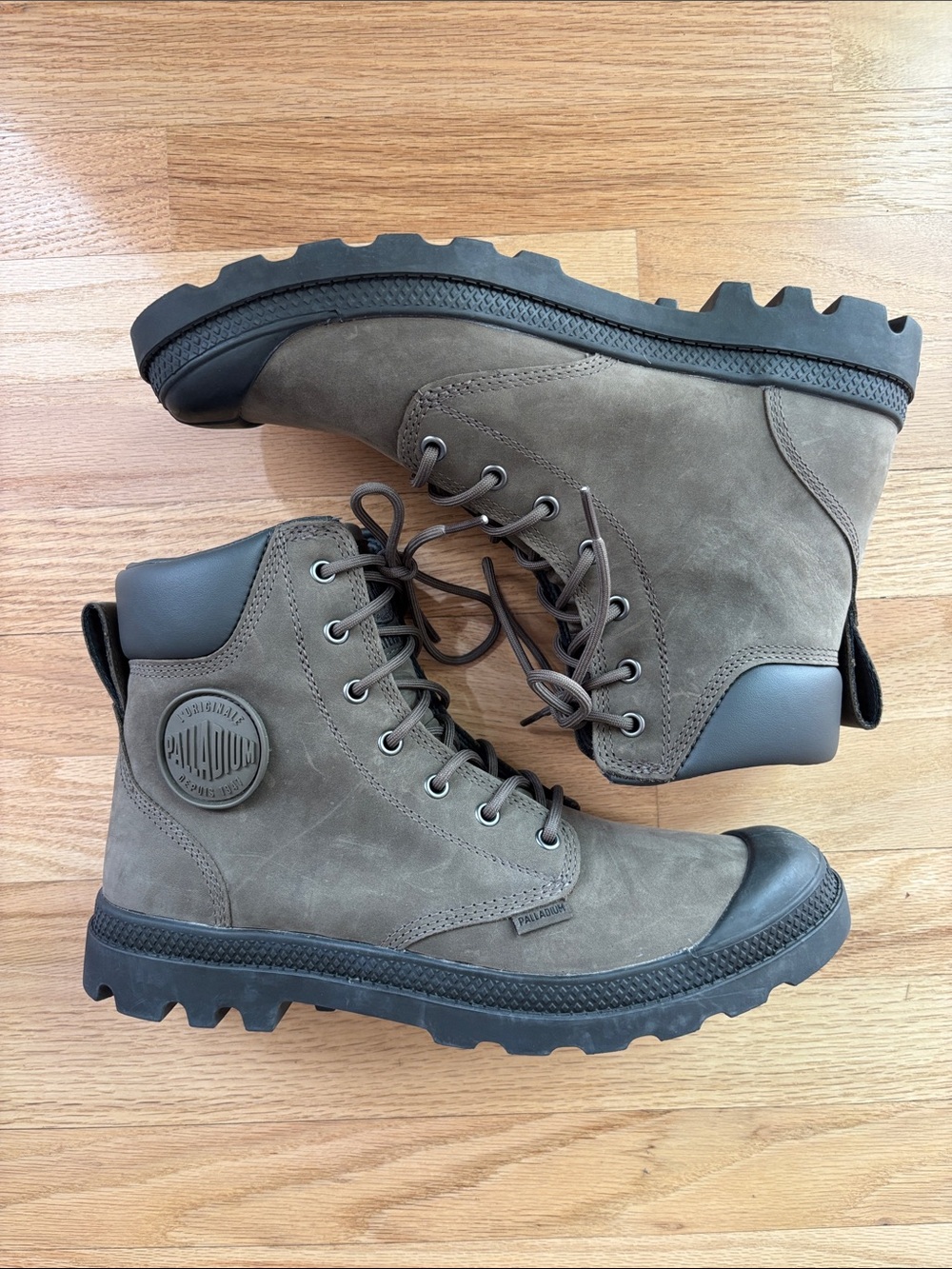 Palladium Unisex Pampa Cuff WP Lux Waterproof Boots, (Men’s 10/ Women’s 11.5) US